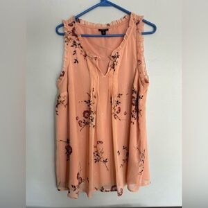 Torrid size 0 cute flowy dusky pink/peach floral top. Lined. No sleeves.